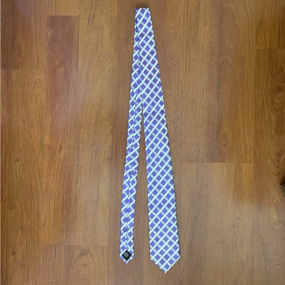 GEOFFREY BEANE ~ Gorgeous Lavender Lattice Weave Print Tie ~ Silk Blend